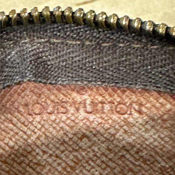 Louis Vuitton Monogram Key Pouch - Picture 5 of 8